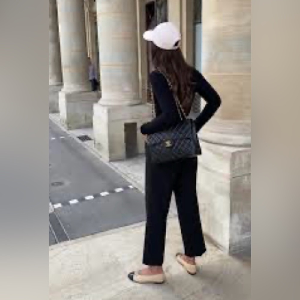 Sold Chanel Classic Black Caviar Jumbo with GHW - Picture 2 of 13